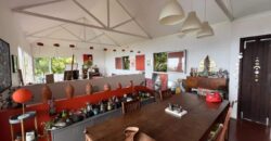 A vendre une belle villa d’architecte F6 avec dépendance F3 et piscine située aux Avirons à proximité du centre-ville