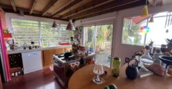 A vendre une belle villa d’architecte F6 avec dépendance F3 et piscine située aux Avirons à proximité du centre-ville