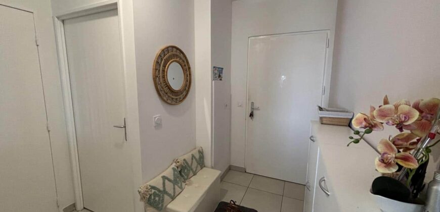 A vendre un charmant appartement T3 de 67m2 avec vue imprenable sur à Piton Saint Leu