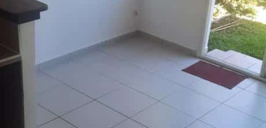 A louer un appartement T2 de 40m2 situé sur la commune de Bras Panon