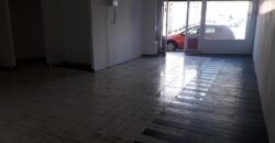 A louer local commercial avec parking au centre ville du Port