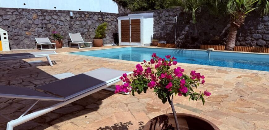 Vente d’une superbe villa familiale de 226 m² avec piscine offrant vue imprenable sur l’océan à la Montagne