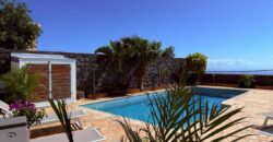 Vente d’une superbe villa familiale de 226 m² avec piscine offrant vue imprenable sur l’océan à la Montagne