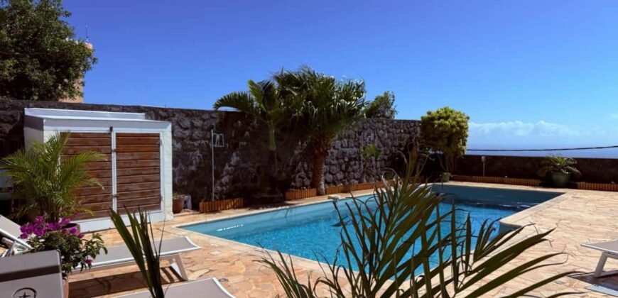 Vente d’une superbe villa familiale de 226 m² avec piscine offrant vue imprenable sur l’océan à la Montagne