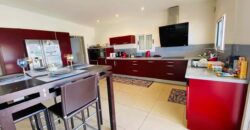 Vente d’une superbe villa familiale de 226 m² avec piscine offrant vue imprenable sur l’océan à la Montagne