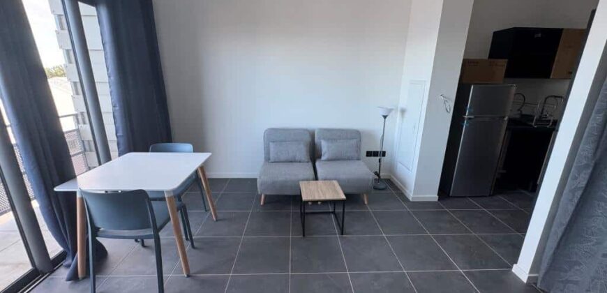 A louer studios neufs meublés et équipés situés en plein centre-ville du Tampon