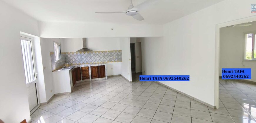 En location un appartement T3 meublé de 67 m2 situé dans le quartier paisible de Bois Noir à Saint Joseph