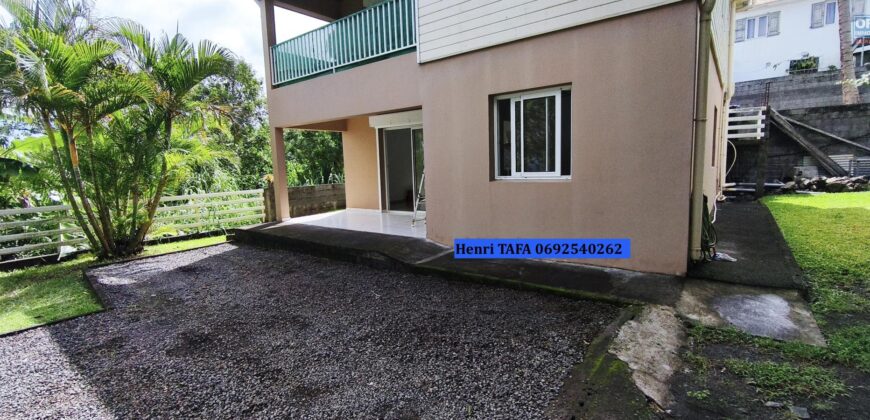 En location un appartement T3 meublé de 67 m2 situé dans le quartier paisible de Bois Noir à Saint Joseph