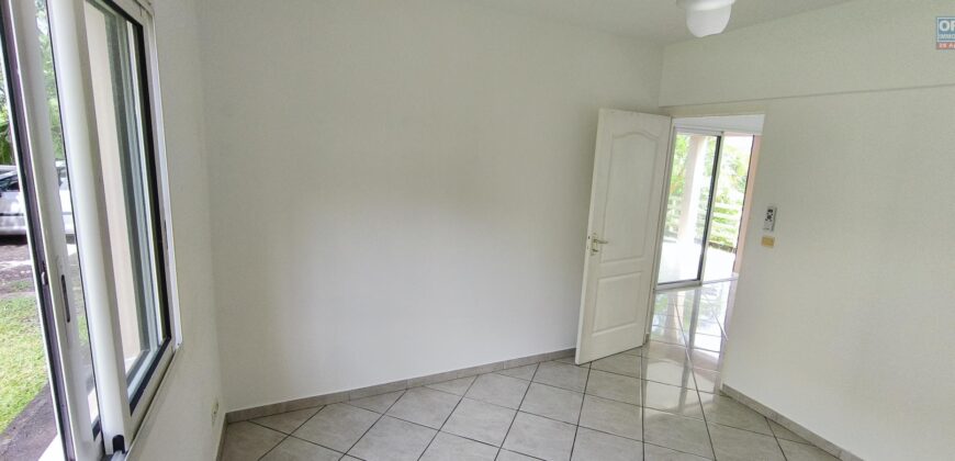 En location un appartement T3 meublé de 67 m2 situé dans le quartier paisible de Bois Noir à Saint Joseph