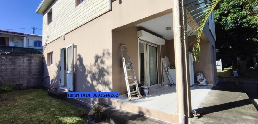 En location un appartement T3 meublé de 67 m2 situé dans le quartier paisible de Bois Noir à Saint Joseph