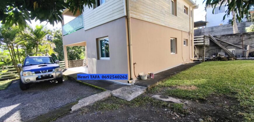 En location un appartement T3 meublé de 67 m2 situé dans le quartier paisible de Bois Noir à Saint Joseph