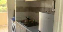 A louer un studio meublé de 27m2 offrant vue imprenable sur mer à Saint Gilles Les Bains