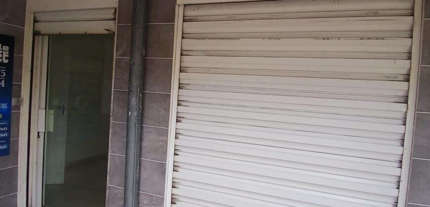 A louer un local professionnel ou commercial de 42 m² situé dans le secteur de Bernica à Saint-Gilles les Hauts