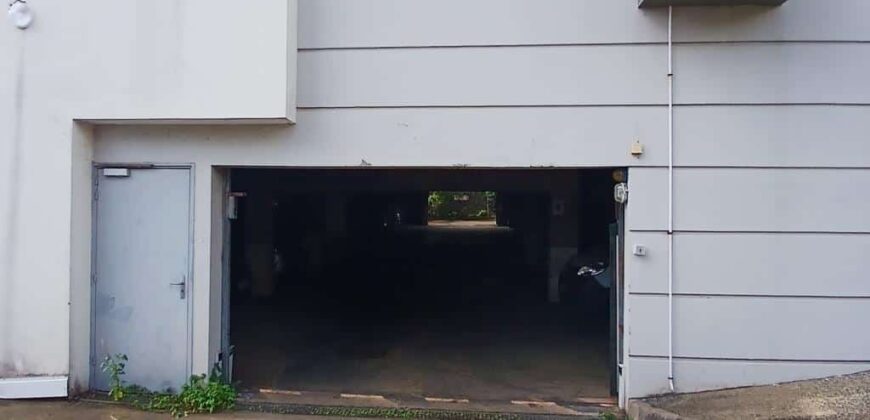 A louer un local professionnel ou commercial de 42 m² situé dans le secteur de Bernica à Saint-Gilles les Hauts