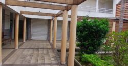 A louer un local professionnel ou commercial de 42 m² situé dans le secteur de Bernica à Saint-Gilles les Hauts