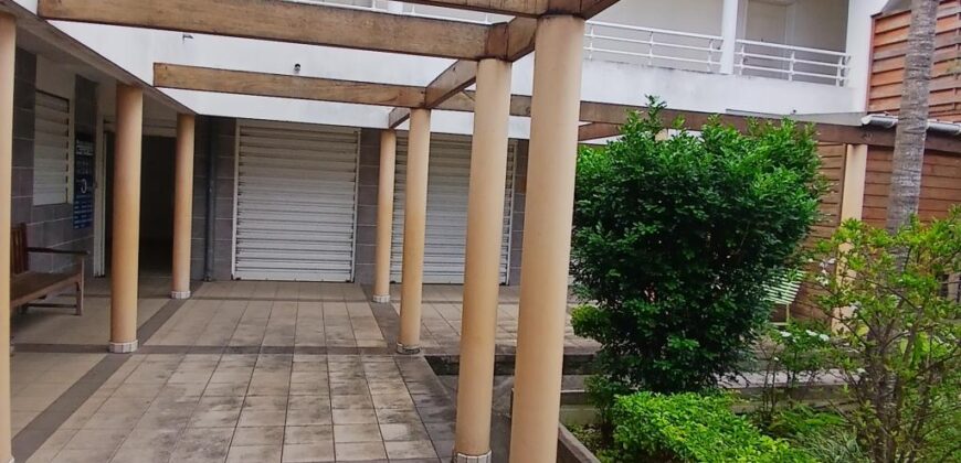 A louer un local professionnel ou commercial de 42 m² situé dans le secteur de Bernica à Saint-Gilles les Hauts