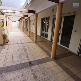A louer un local professionnel ou commercial de 42 m² situé dans le secteur de Bernica à Saint-Gilles les Hauts