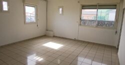 A louer un local professionnel ou commercial de 42 m² situé dans le secteur de Bernica à Saint-Gilles les Hauts