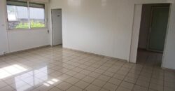 A louer un local professionnel ou commercial de 42 m² situé dans le secteur de Bernica à Saint-Gilles les Hauts