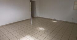 A louer un local professionnel ou commercial de 42 m² situé dans le secteur de Bernica à Saint-Gilles les Hauts