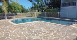 A louer un charmant appartement meublé de 47 m² situé dans une résidence avec piscine à proximité des plages de La Saline-les-Bains