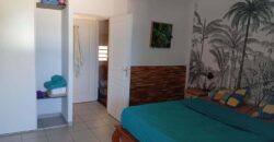 A louer un charmant appartement meublé de 47 m² situé dans une résidence avec piscine à proximité des plages de La Saline-les-Bains