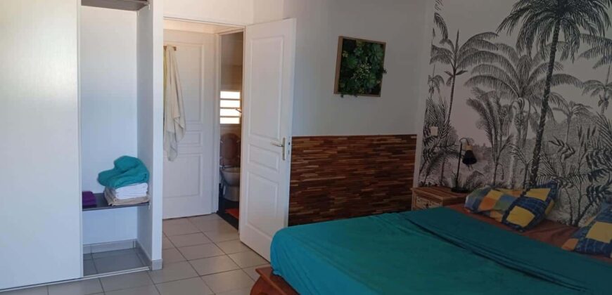 A louer un charmant appartement meublé de 47 m² situé dans une résidence avec piscine à proximité des plages de La Saline-les-Bains
