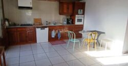 A louer une belle villa à étage de type F5 de 90 m² située à La Saline-les-Hauts.