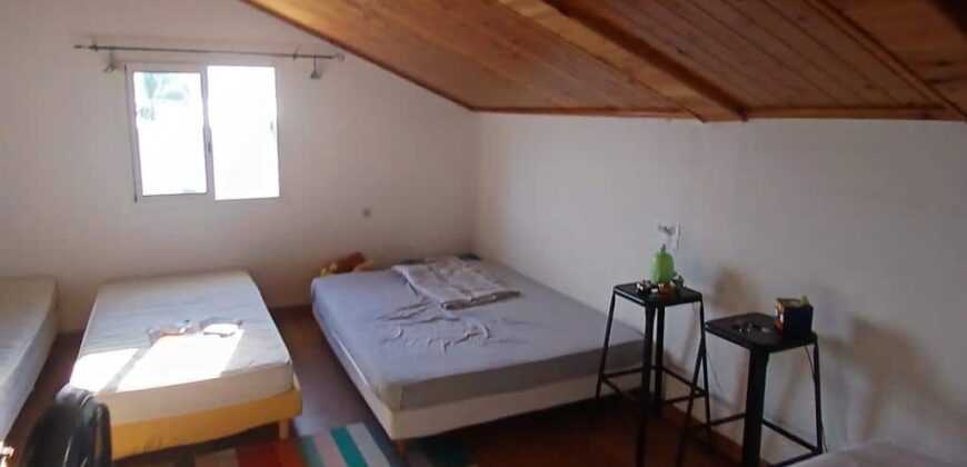 A louer une belle villa à étage de type F5 de 90 m² située à La Saline-les-Hauts.
