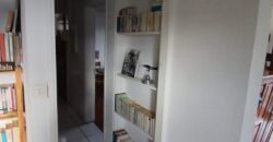 A louer une belle villa à étage de type F5 de 90 m² située à La Saline-les-Hauts.
