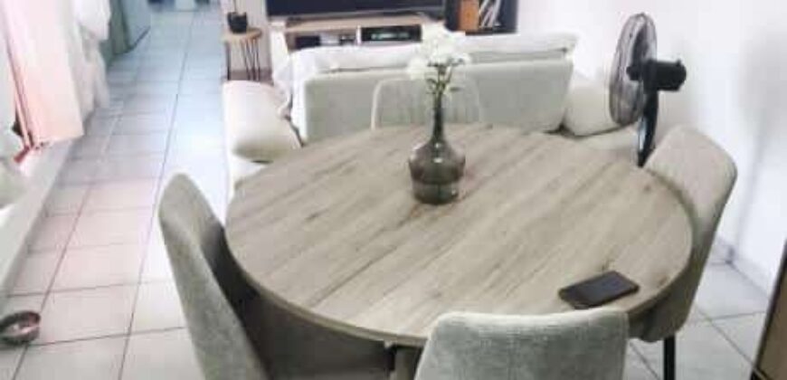 En vente un agréable appartement de type F2 situé dans une résidence calme et sécurisée à saint Joseph