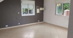 A louer un villa T3 en duplex avec jardin située dans un quartier paisible à Piton Saint Leu