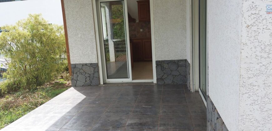 A louer un villa T3 en duplex avec jardin située dans un quartier paisible à Piton Saint Leu