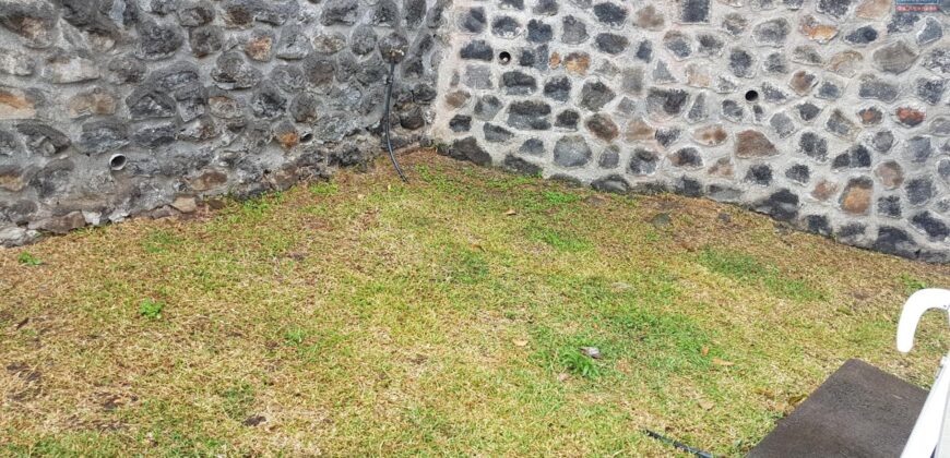 A louer un villa T3 en duplex avec jardin située dans un quartier paisible à Piton Saint Leu