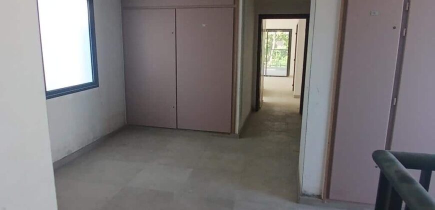 A vendre un appartement F4 neuf de 104.25 situé en plein centre-ville de Saint-Leu