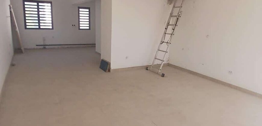 A vendre un appartement F4 neuf de 104.25 situé en plein centre-ville de Saint-Leu