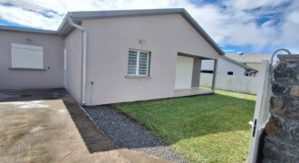 A louer une belle villa de 86.m2 située dans un lotissement au calme sur la commune de Sainte-Rose