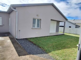 A louer une belle villa de 86.m2 située dans un lotissement au calme sur la commune de Sainte-Rose