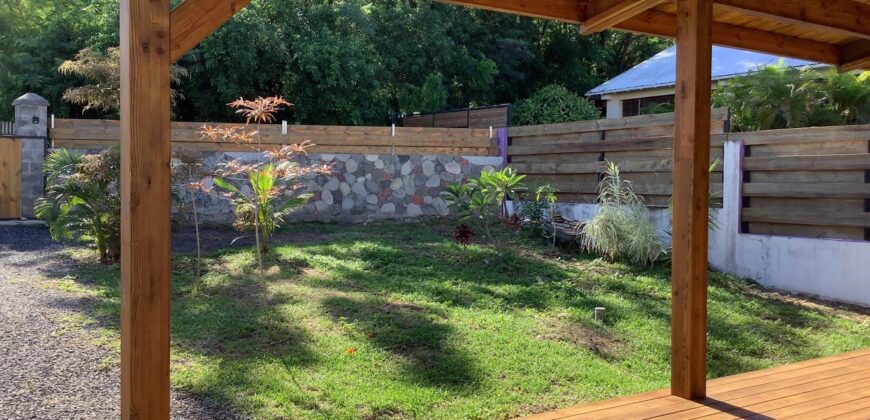 A louer une ravissante villa T4 meublée de 84.60 m2 située dans un quartier de La Rivière Saint Louis