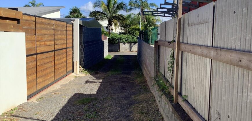A louer une ravissante villa T4 meublée de 84.60 m2 située dans un quartier de La Rivière Saint Louis
