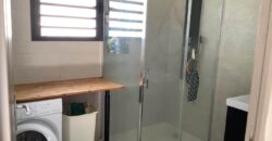 A louer une ravissante villa T4 meublée de 84.60 m2 située dans un quartier de La Rivière Saint Louis