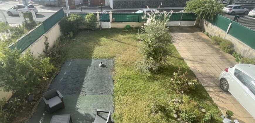 A vendre une grande villa de 145m2 sur un vaste terrain de 688m2 au coeur de la possession