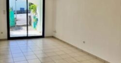 A vendre une charmante villa jumelée de type F4 située dans une résidence sécurisée à Sainte Clotilde La Bretagne
