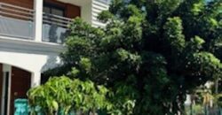A vendre une charmante villa jumelée de type F4 située dans une résidence sécurisée à Sainte Clotilde La Bretagne