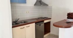 A vendre une charmante villa jumelée de type F4 située dans une résidence sécurisée à Sainte Clotilde La Bretagne