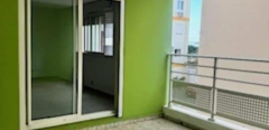 A vendre un lumineux appartement T3 situé dans la résidence La Goélette à Sainte Clotilde