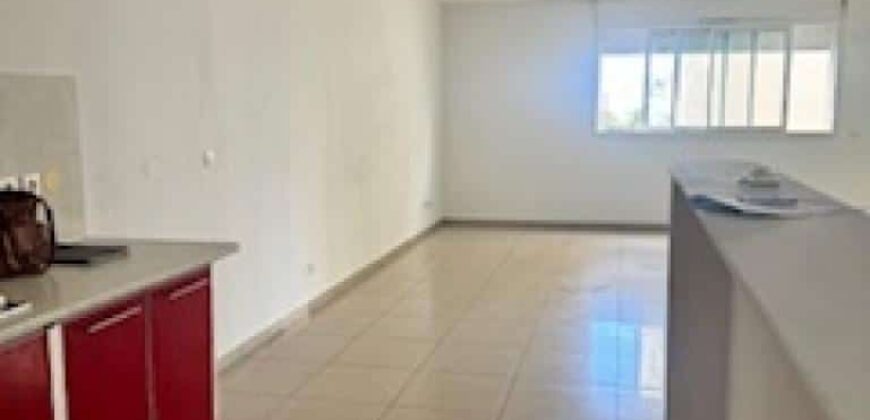 A vendre un lumineux appartement T3 situé dans la résidence La Goélette à Sainte Clotilde