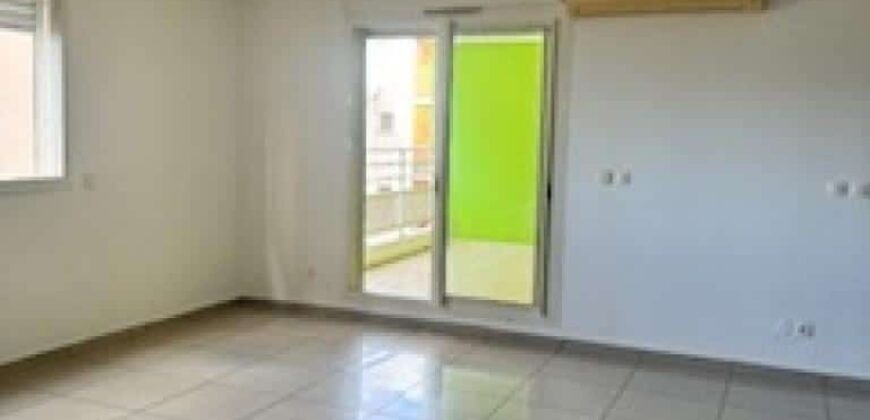A vendre un lumineux appartement T3 situé dans la résidence La Goélette à Sainte Clotilde