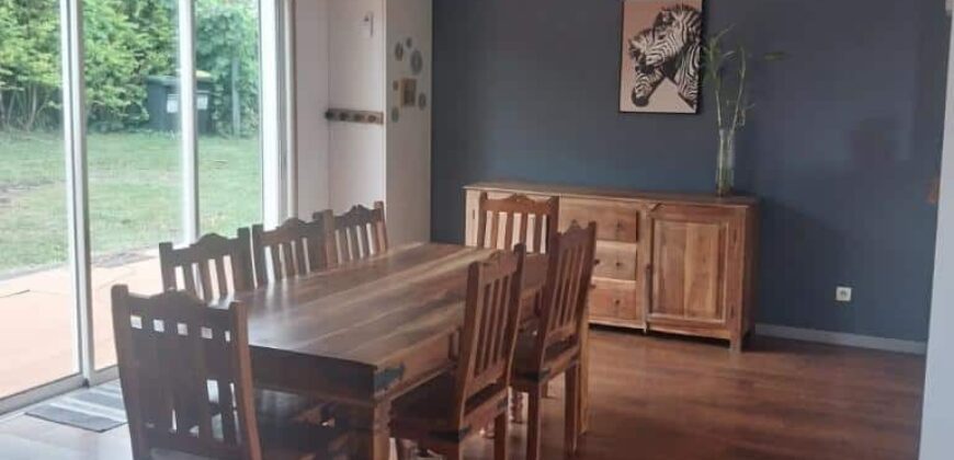 En location une villa meublée de type F5/6 située au Tampon 14ème
