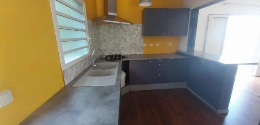 En location une villa meublée de type F5/6 située au Tampon 14ème